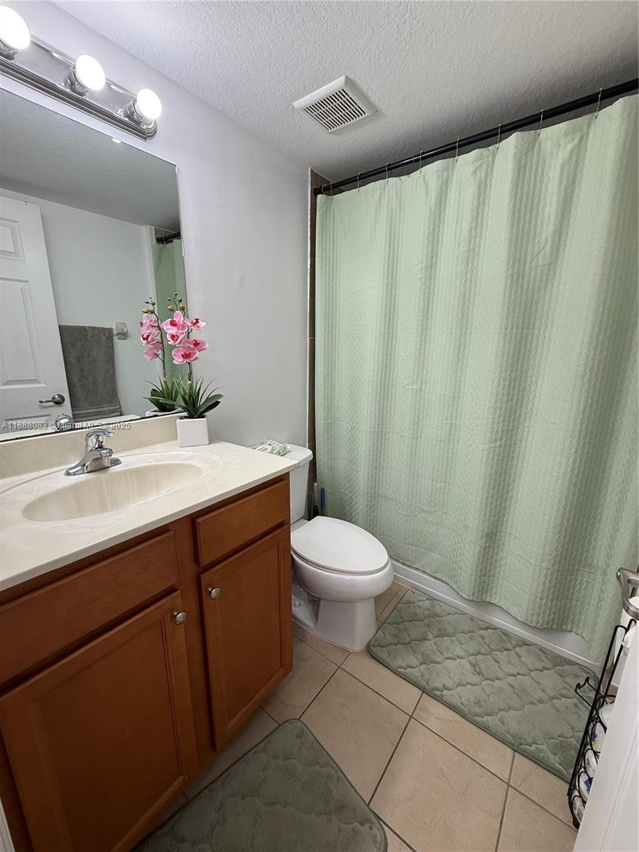 THE COURTS AT BAYSHORE II - Residential Lease