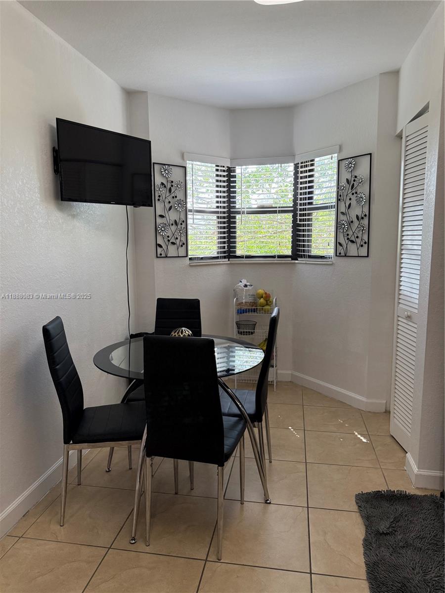 THE COURTS AT BAYSHORE II - Residential Lease