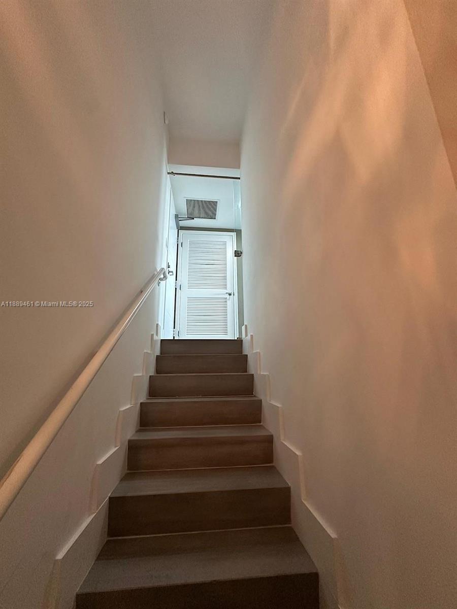 400 SUNNY ISLES CONDO EAS - Residential Lease