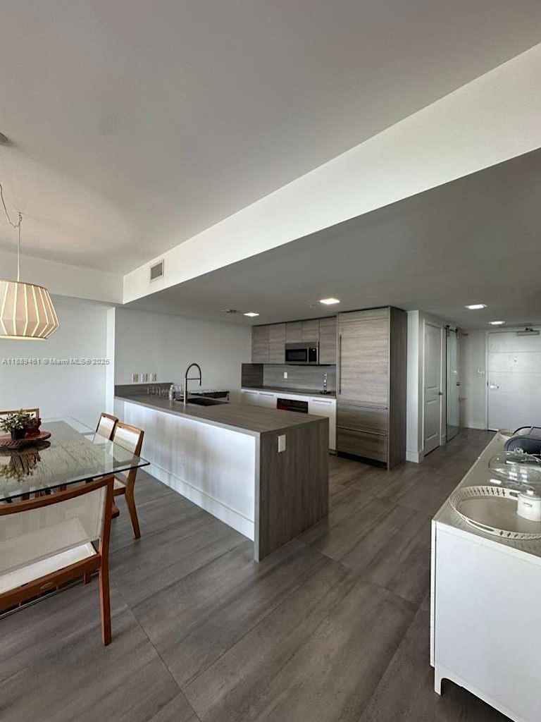 400 SUNNY ISLES CONDO EAS - Residential Lease
