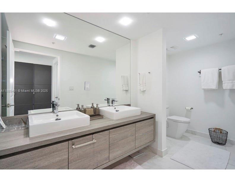 400 SUNNY ISLES CONDO EAS - Residential Lease