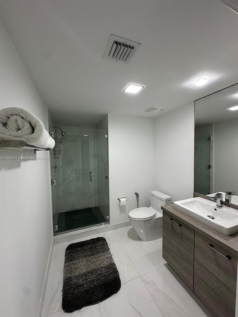 400 SUNNY ISLES CONDO EAS - Residential Lease