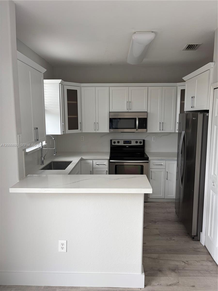 ISLANDS AT DORAL 1ST ADDN - Residential Lease