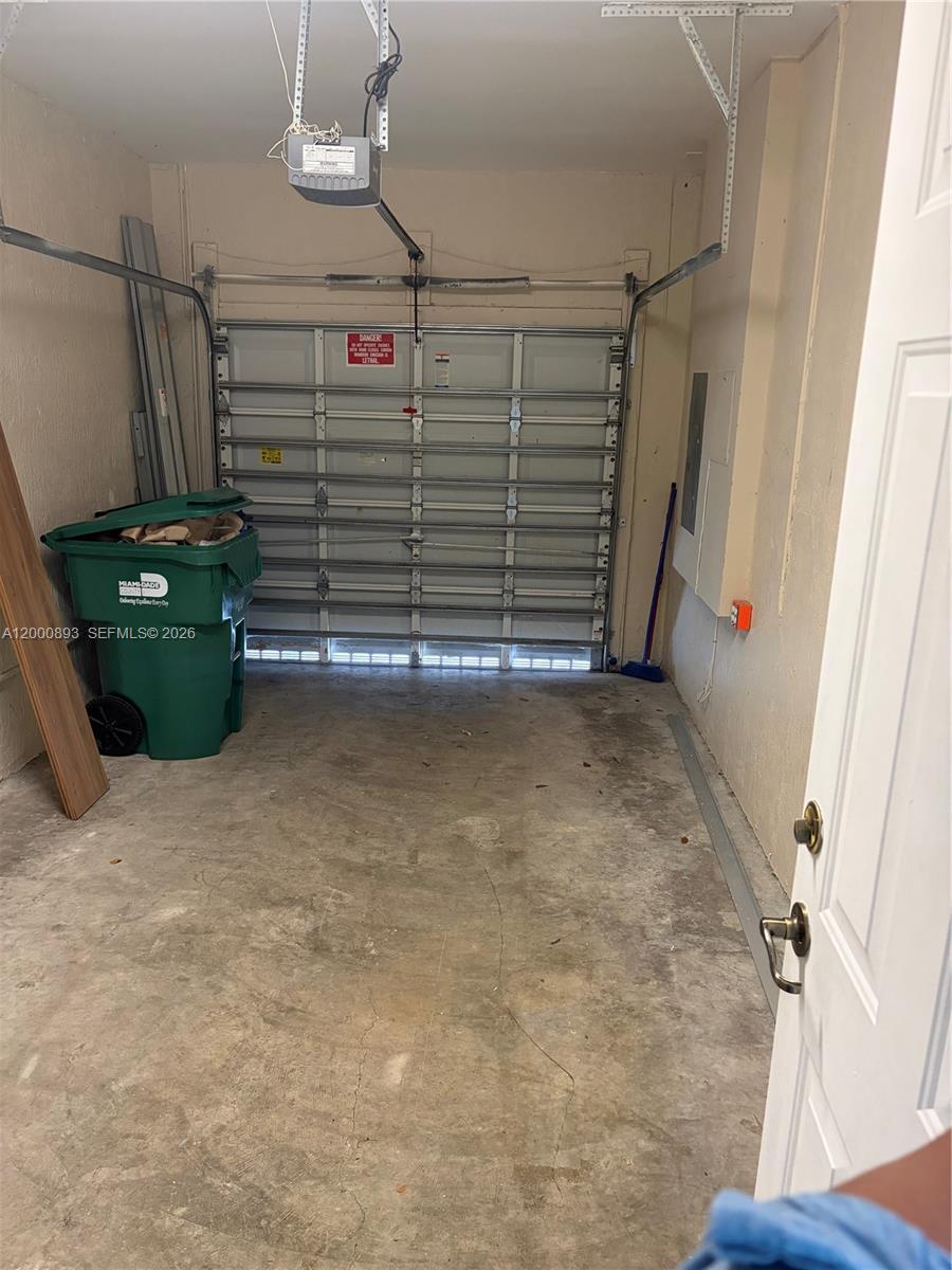 ISLANDS AT DORAL 1ST ADDN - Residential Lease