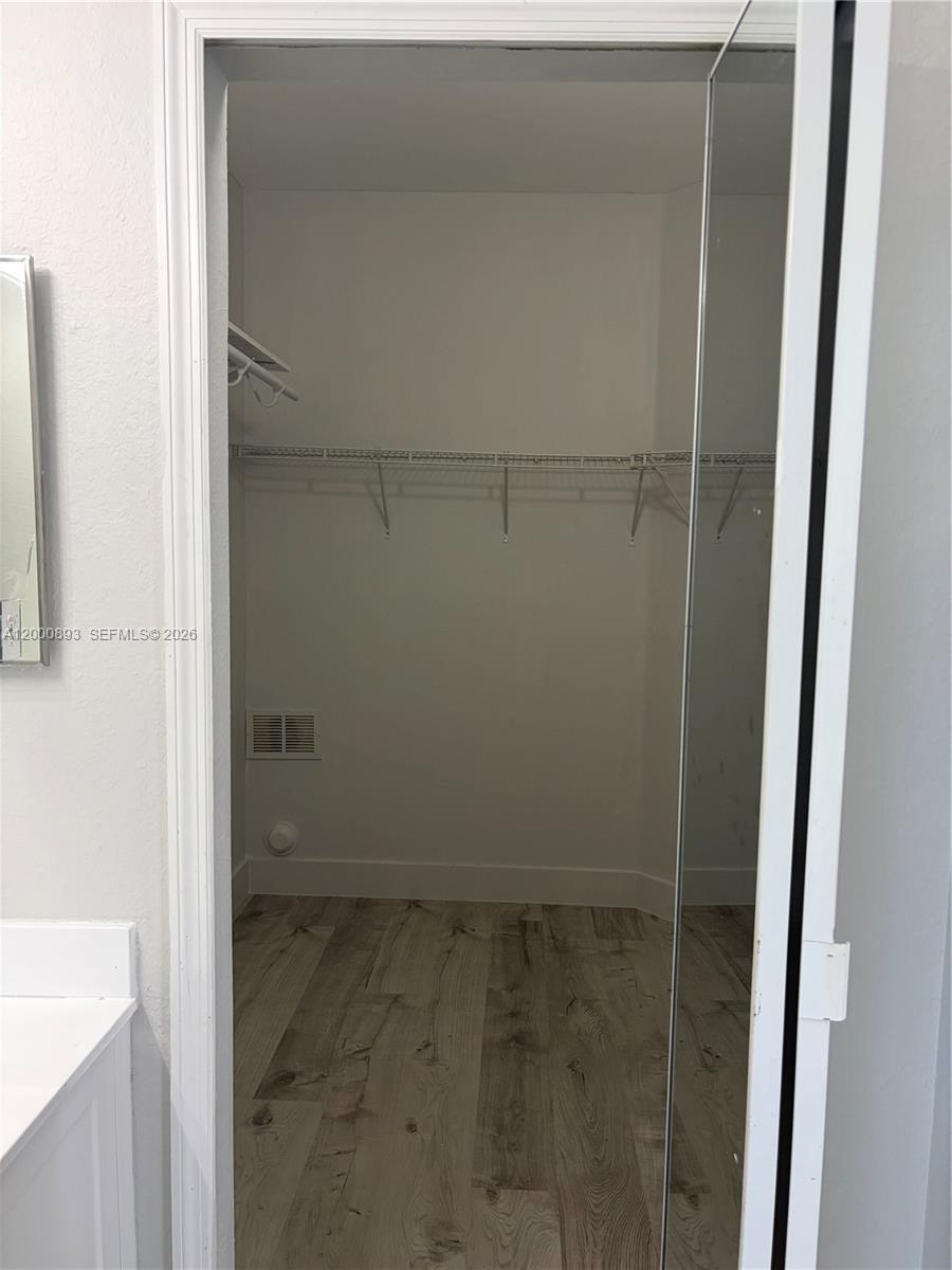 ISLANDS AT DORAL 1ST ADDN - Residential Lease