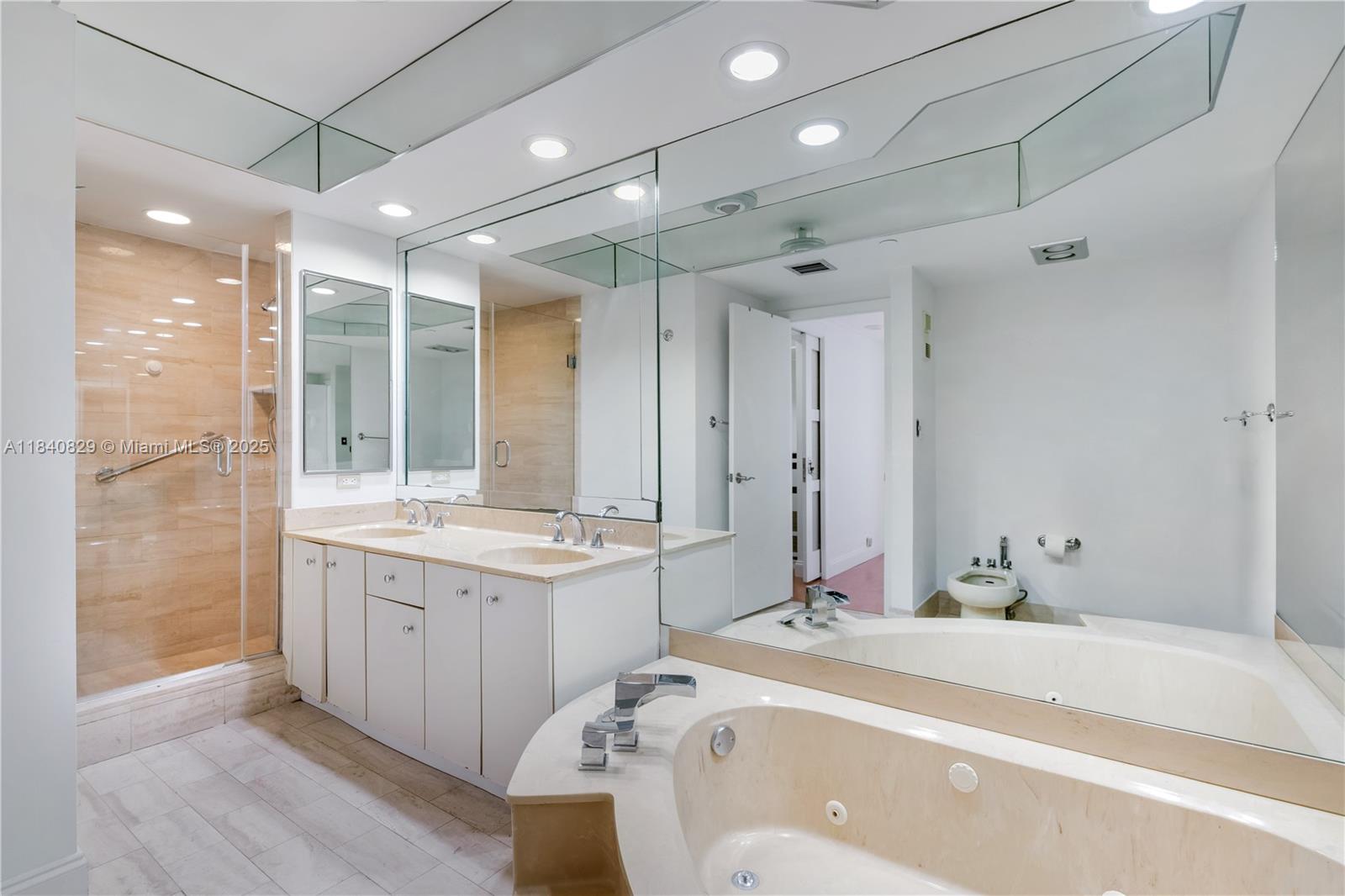 HAMPTONS WEST CONDO - Residential