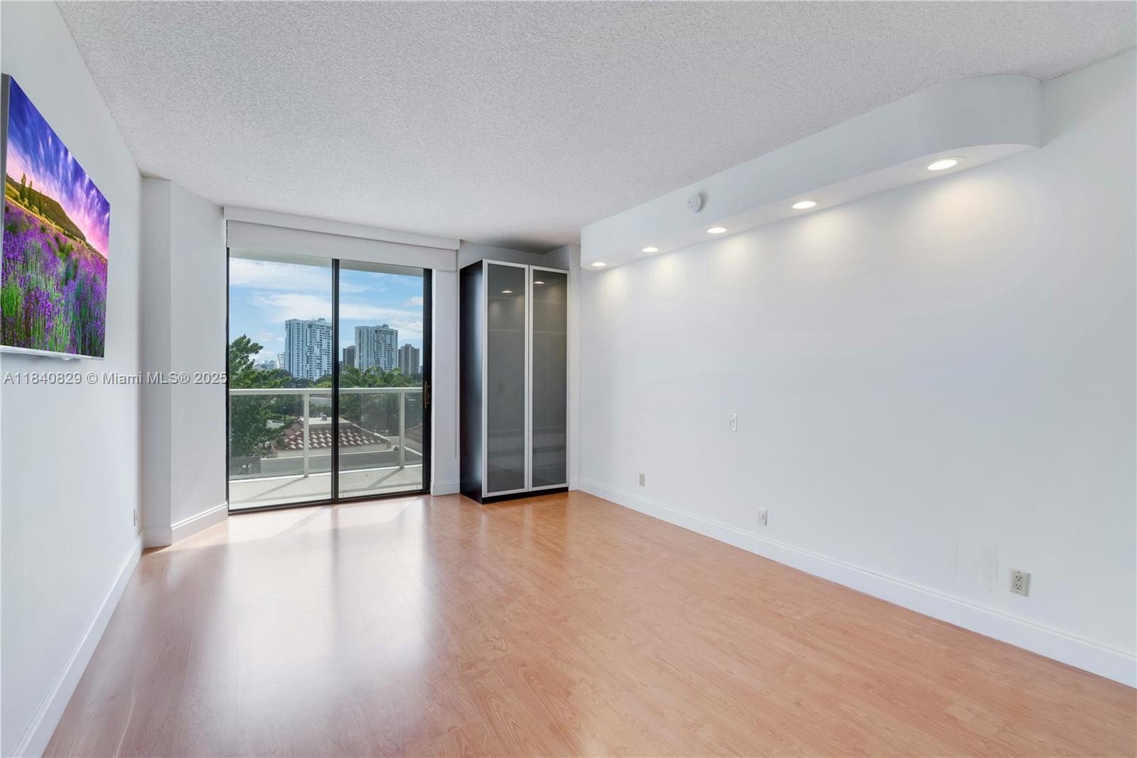 HAMPTONS WEST CONDO - Residential