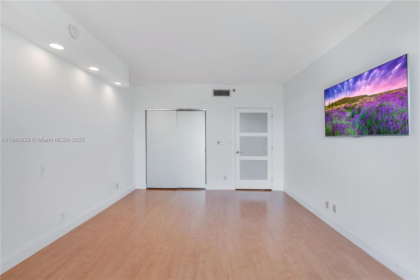 HAMPTONS WEST CONDO - Residential