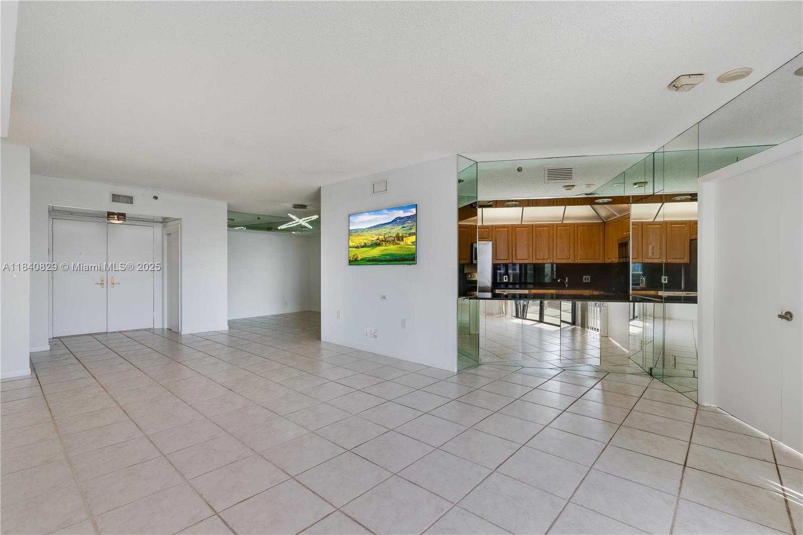 20281 E Country Club Dr 405