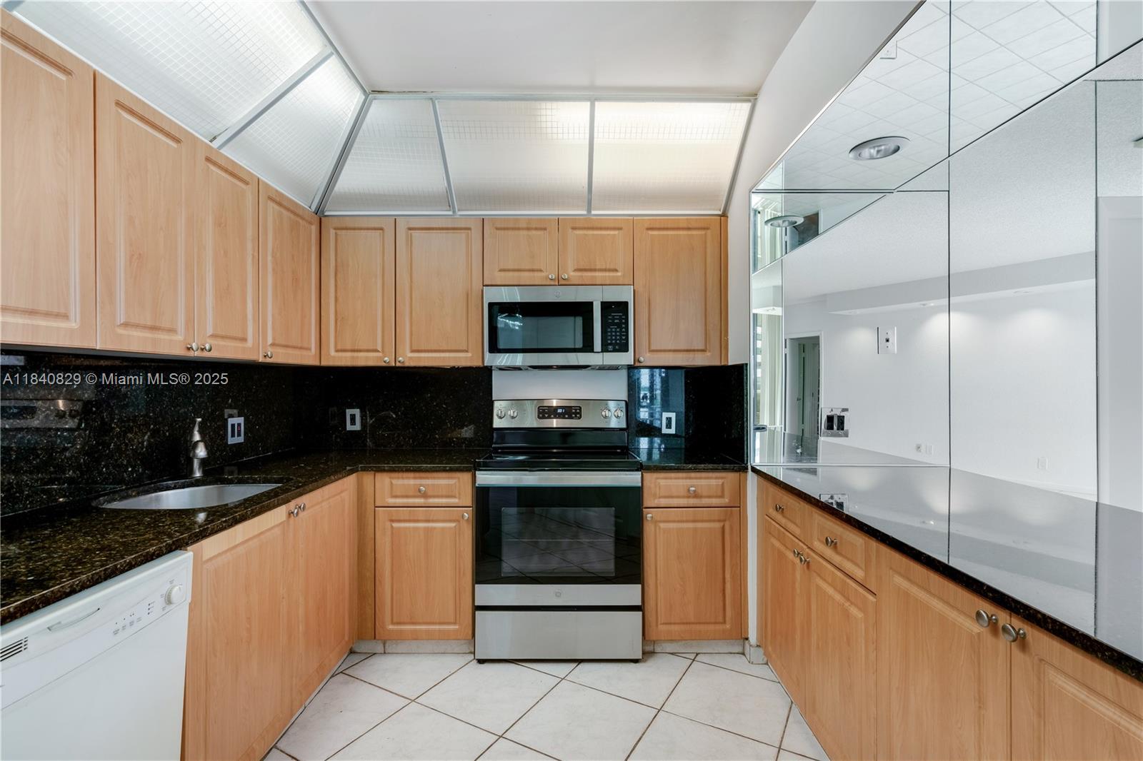 HAMPTONS WEST CONDO - Residential