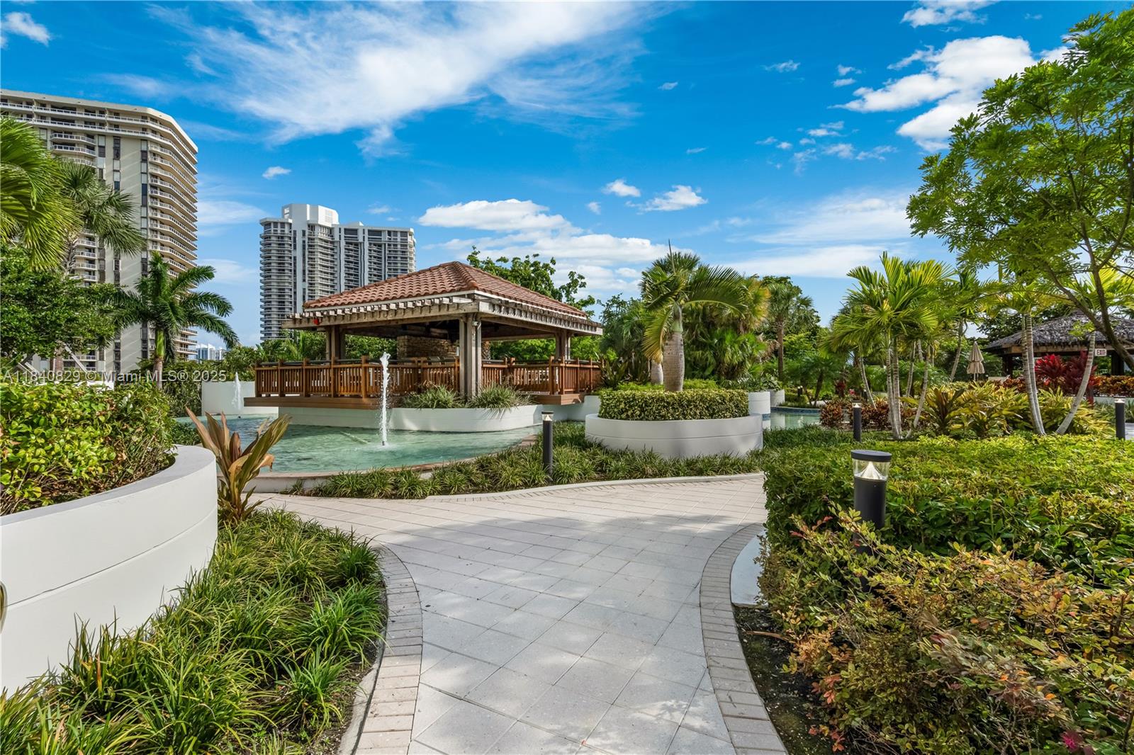 HAMPTONS WEST CONDO - Residential