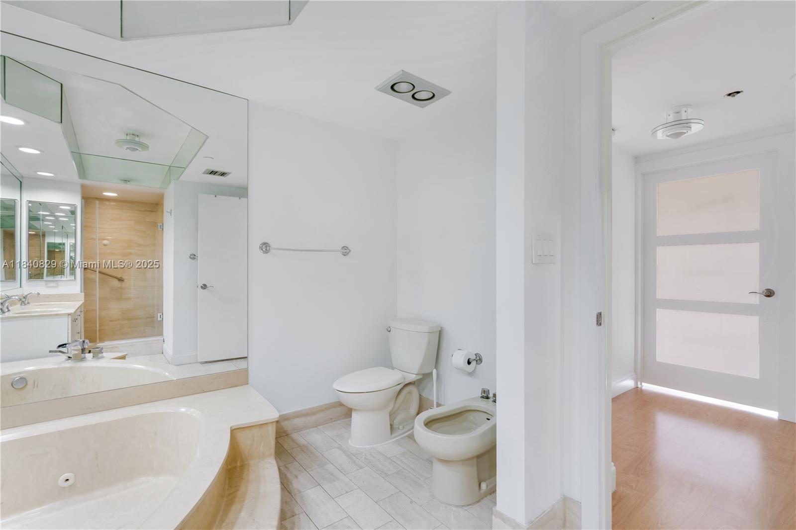 HAMPTONS WEST CONDO - Residential