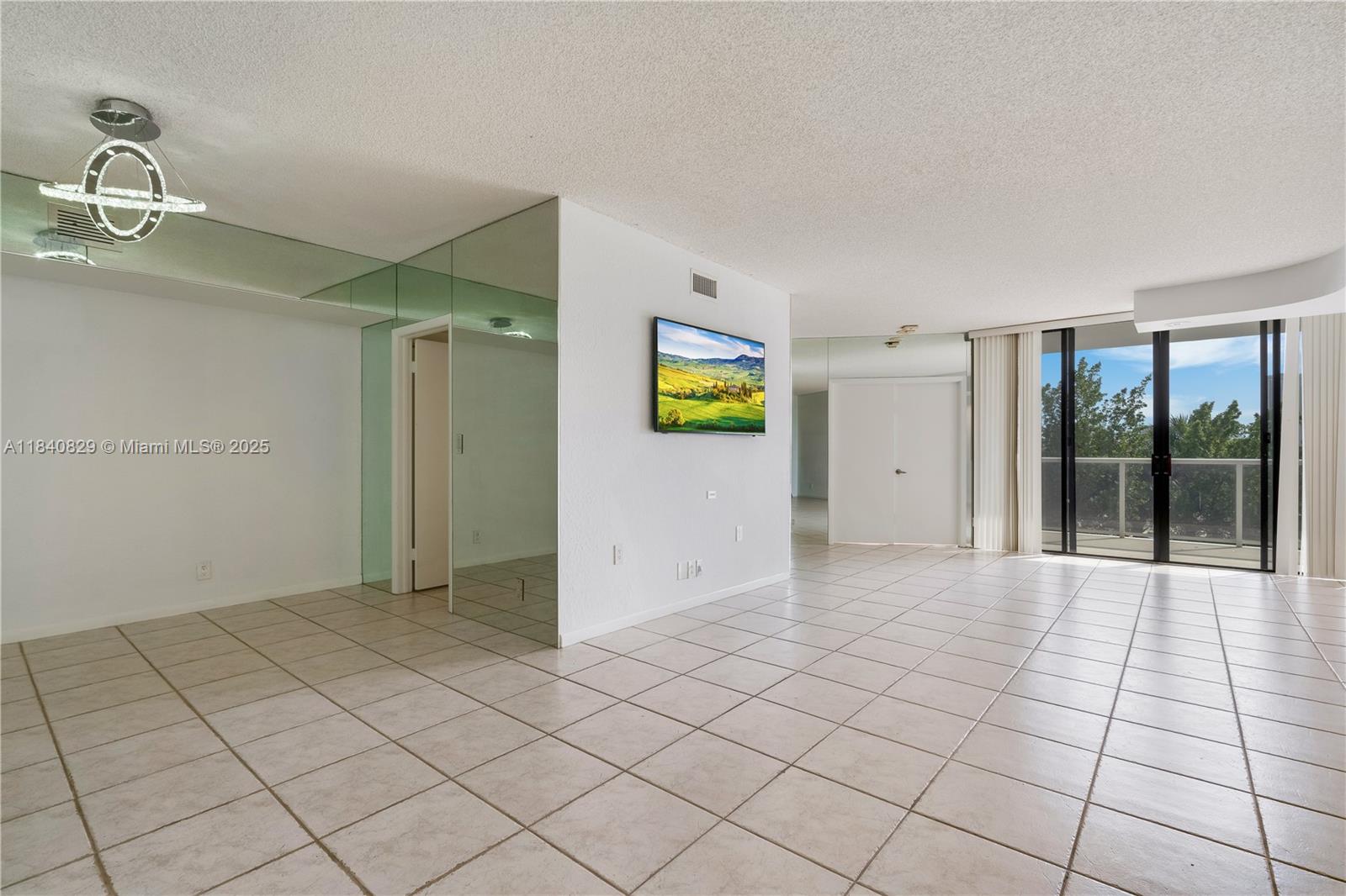 20281 E Country Club Dr 405