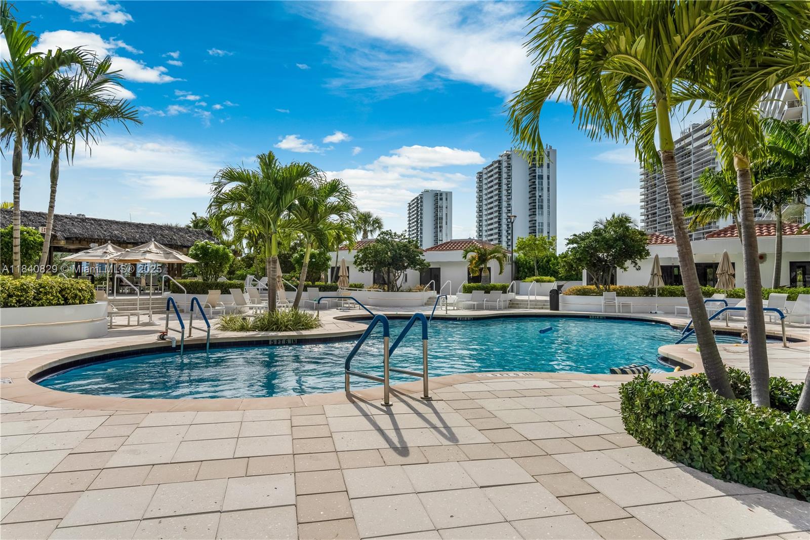 HAMPTONS WEST CONDO - Residential