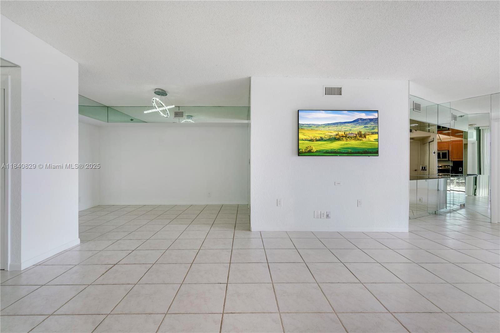 20281 E Country Club Dr 405