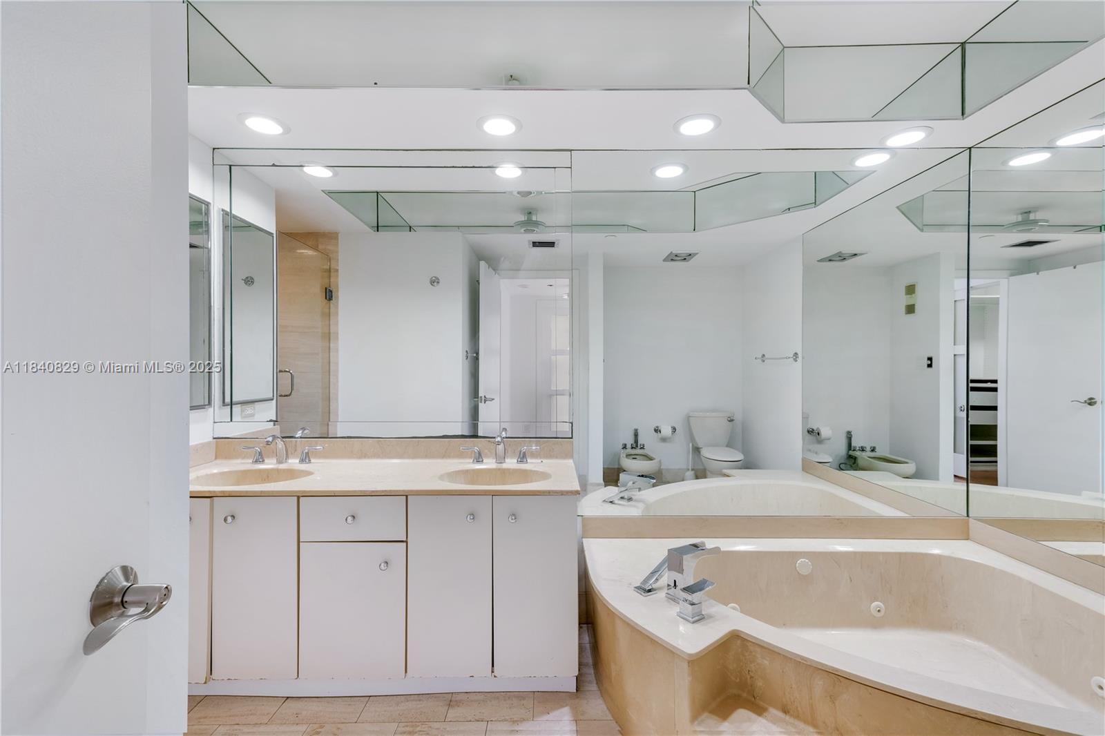 HAMPTONS WEST CONDO - Residential