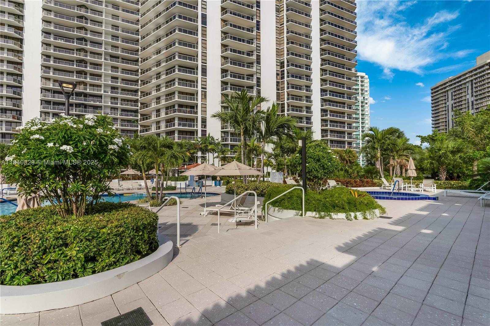 HAMPTONS WEST CONDO - Residential