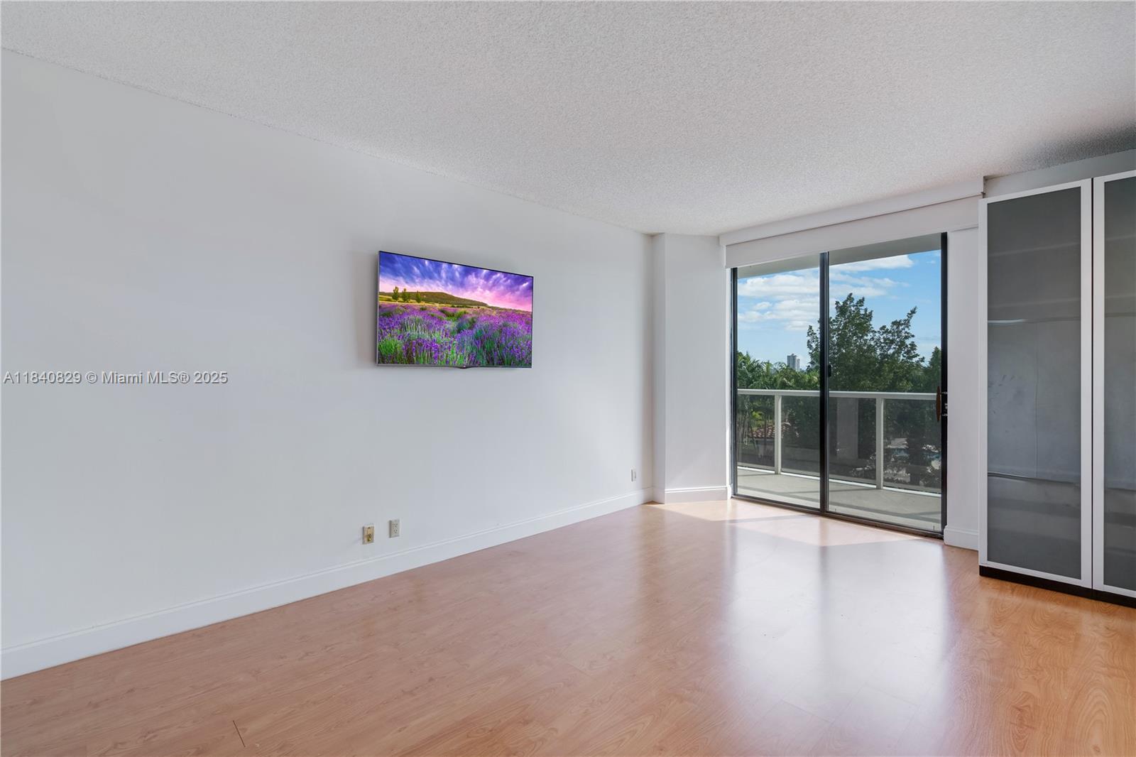 HAMPTONS WEST CONDO - Residential