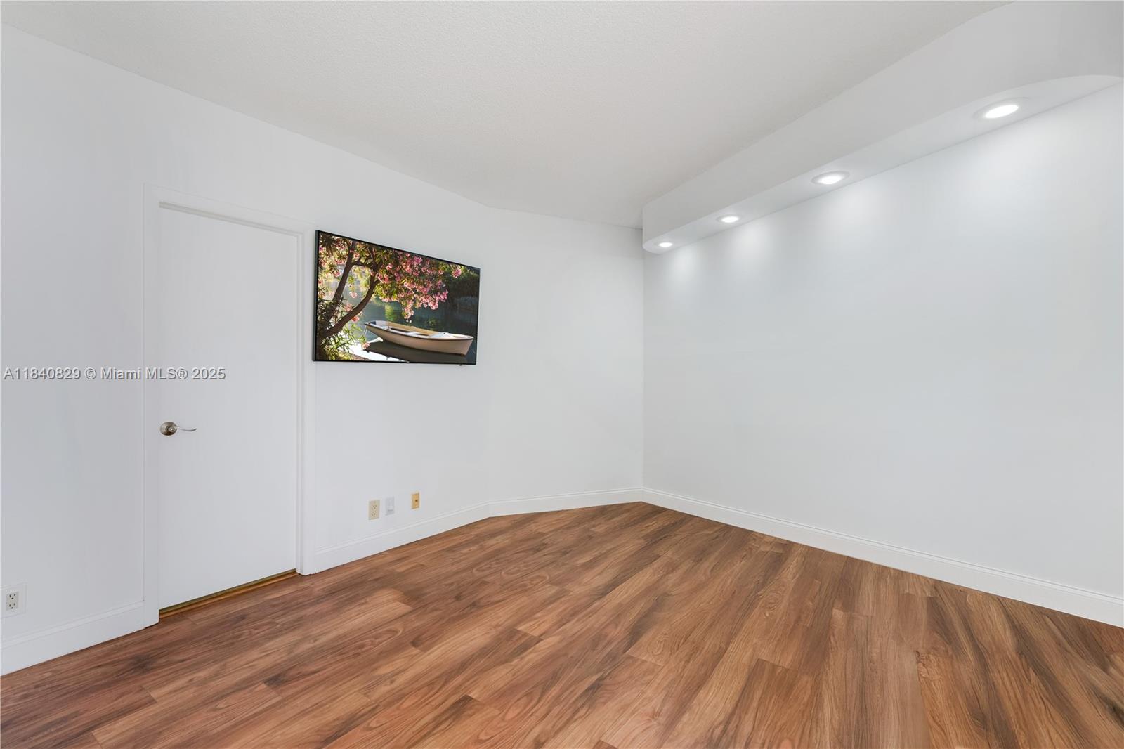 HAMPTONS WEST CONDO - Residential