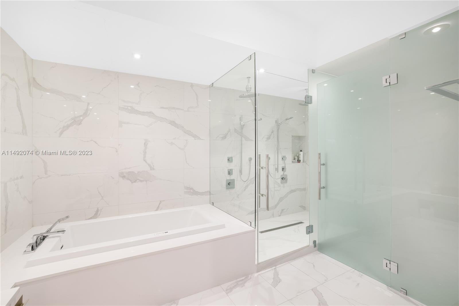 PRIVE CONDO - Residential