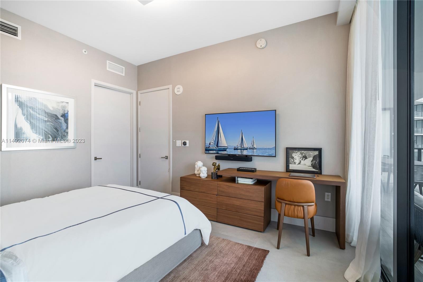 PRIVE CONDO - Residential