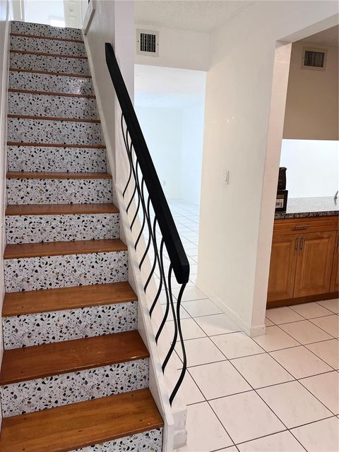 2750 W 76th St 208 Hialeah FL 33016