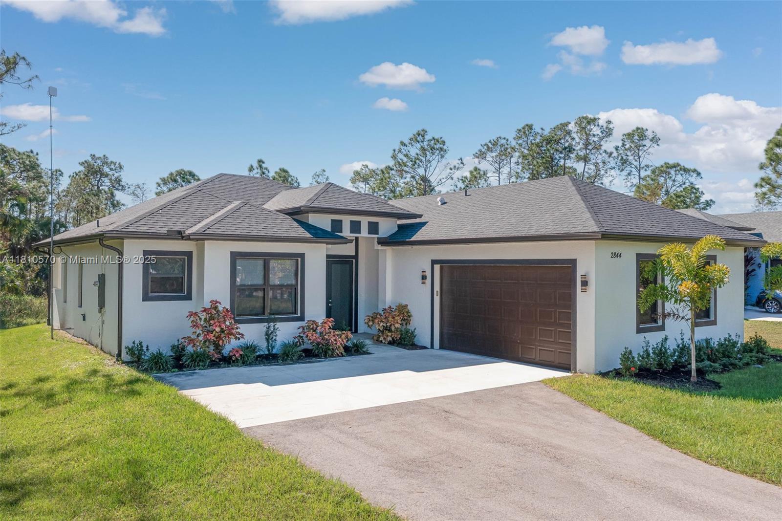 2844 37th Ave Ne Ave, Naples, Collier County, Florida - 3 Bedrooms  
2 Bathrooms - 