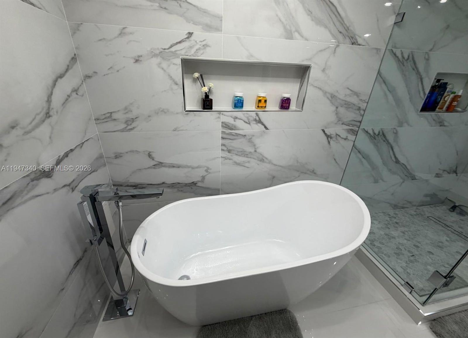 LEXCELLENCE CONDO - Residential