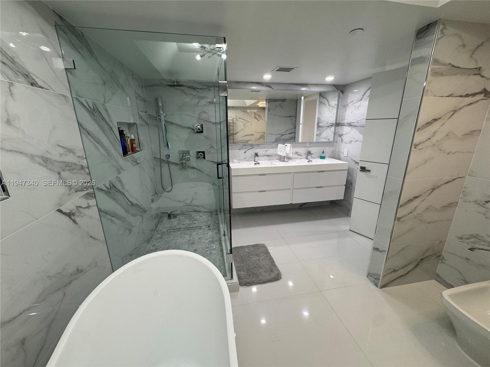 LEXCELLENCE CONDO - Residential