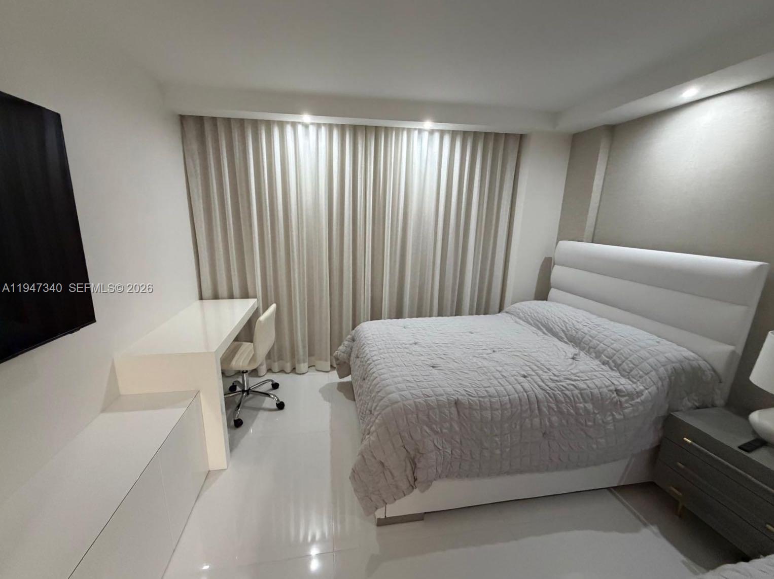 5757 Collins Ave 504