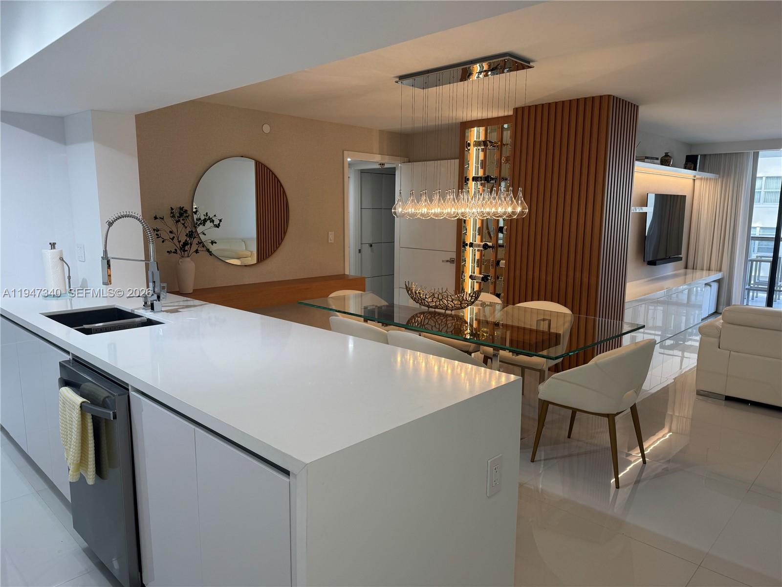 5757 Collins Ave 504