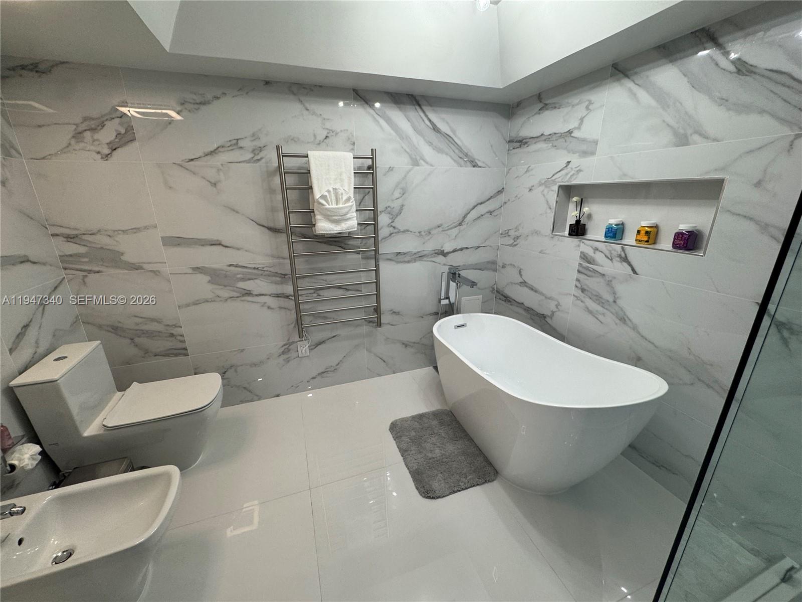 LEXCELLENCE CONDO - Residential