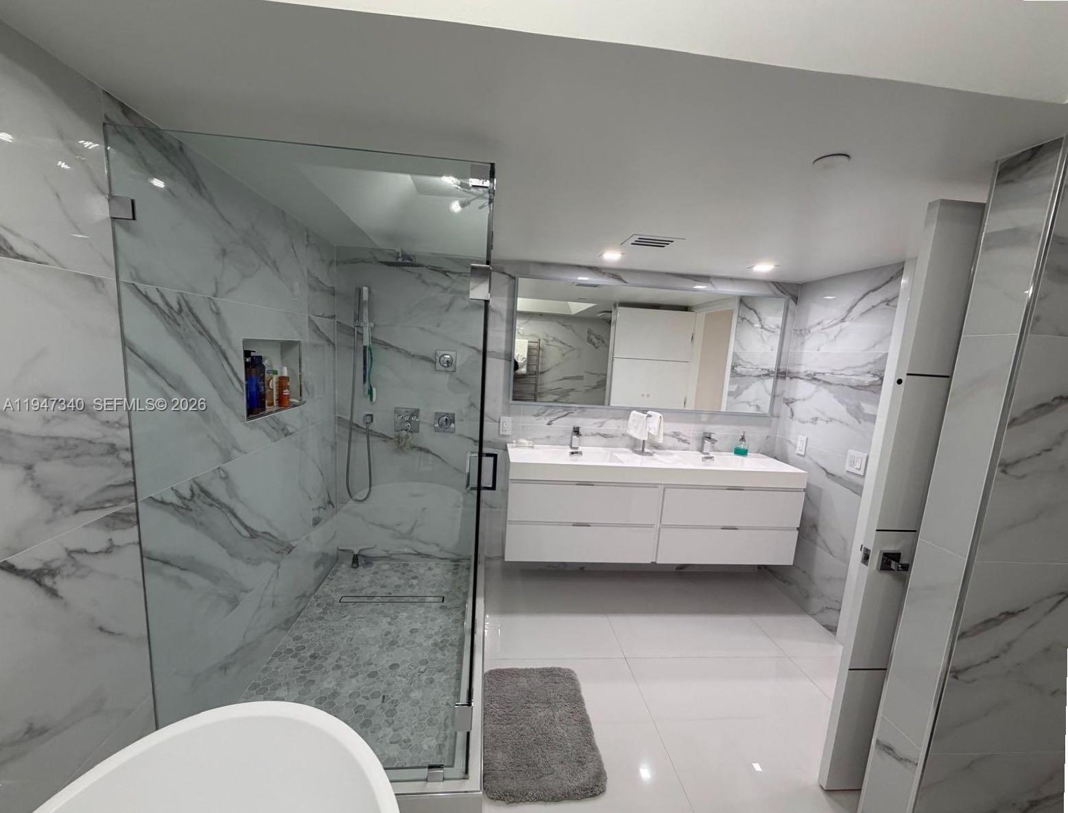 LEXCELLENCE CONDO - Residential