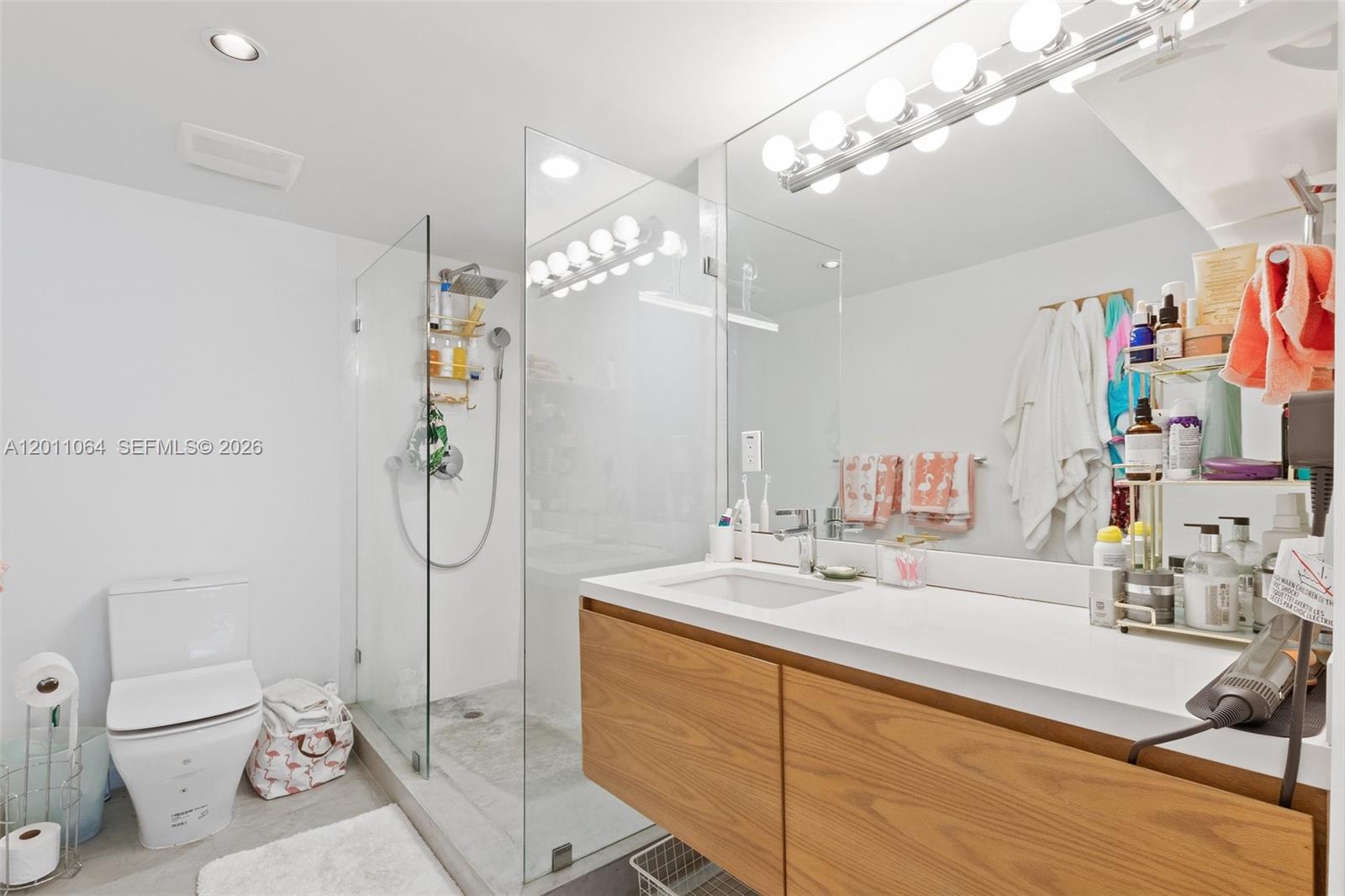 RONEY PALACE CONDO - Residential