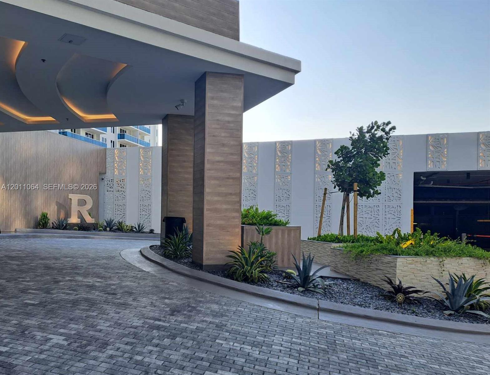 RONEY PALACE CONDO - Residential