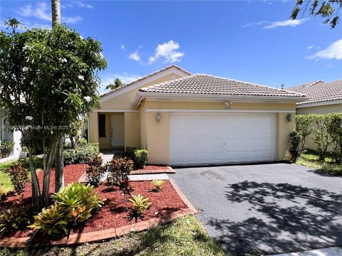 Photo of 1605 Salerno Cir, Weston, FL 33327 (MLS # A11822167) Photo of 1605 Salerno Cir, Weston, FL 33327 (MLS # A11822167)