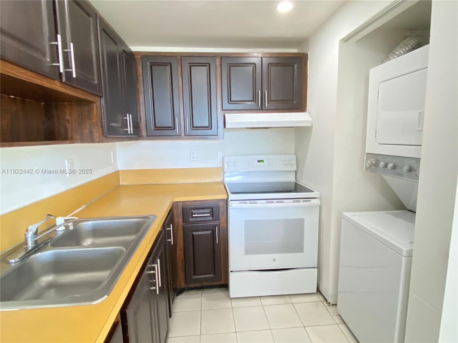 SAMARI LAKE EAST CONDO - Residential Lease