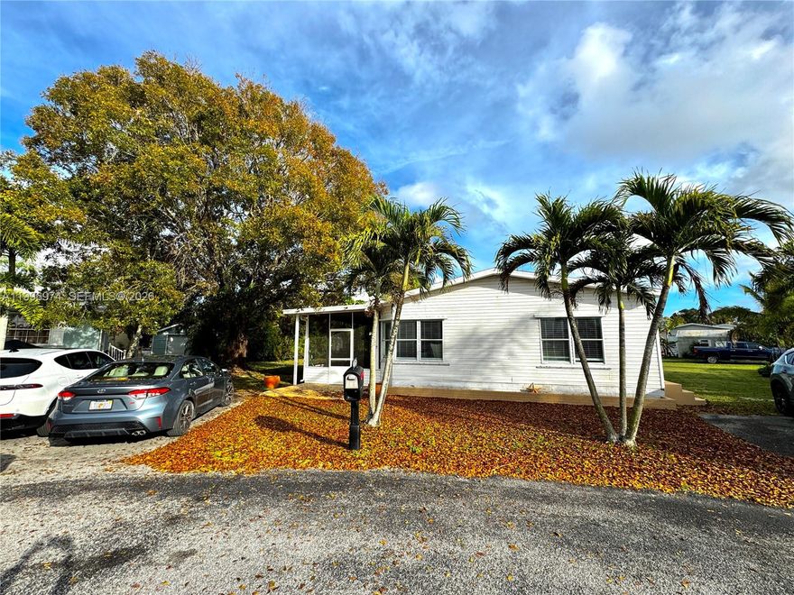 Bright and well-maintained 2-bedroom, 2-bath mobile home offering a bright and open layout with abundant natural light. Spacious living area with updated flooring throughout. Functional kitchen with ample cabinet space and stainless steel appliances. Dining area features beautiful bay-style windows, creating a warm and inviting atmosphere. Enjoy a large screened-in porch and covered outdoor area, perfect for relaxing or entertaining. Extended driveway provides ample parking space. Property sits on a solid concrete slab and features aluminum siding and skirting. A/C unit installed approximately 2013 with updated R-410A refrigerant. Quiet and well-maintained surroundings.
Property is a mobile home (personal property), not real estate. Located in a land lease community; current lot rent approximately $805.00 month (subject to change). No ownership of land is included in the sale. Buyer must be approved by park management.
MLS address corresponds to the community/lot location for identification purposes only and does not represent the exact physical location of the home or ownership of the land.
All information is deemed reliable but not guaranteed. Buyer or buyer’s agent to verify all details, including lot rent, park rules, and requirements. All measurements are approximate and should be independently verified. Physical/mobile home address: 18728 SW 349th St Lot 442