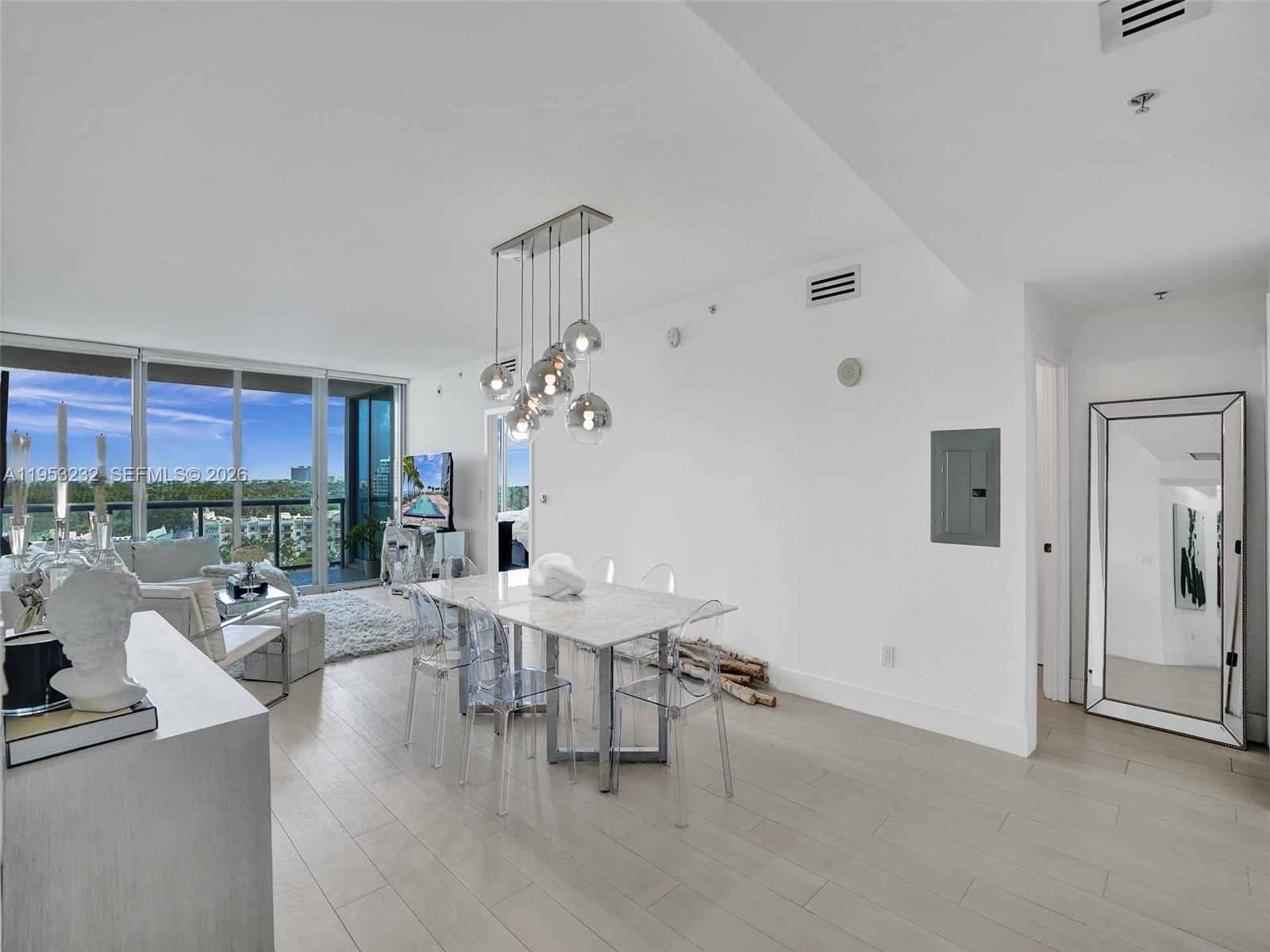 BLUE CONDO - Residential