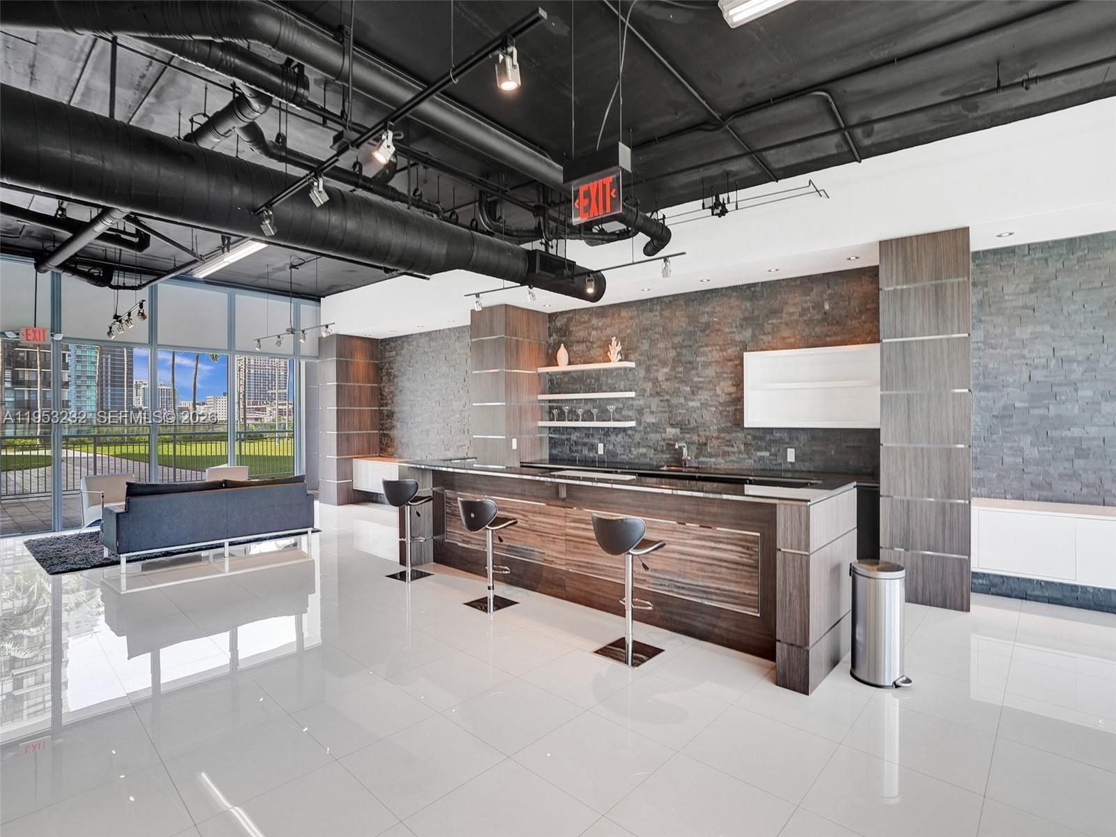 BLUE CONDO - Residential