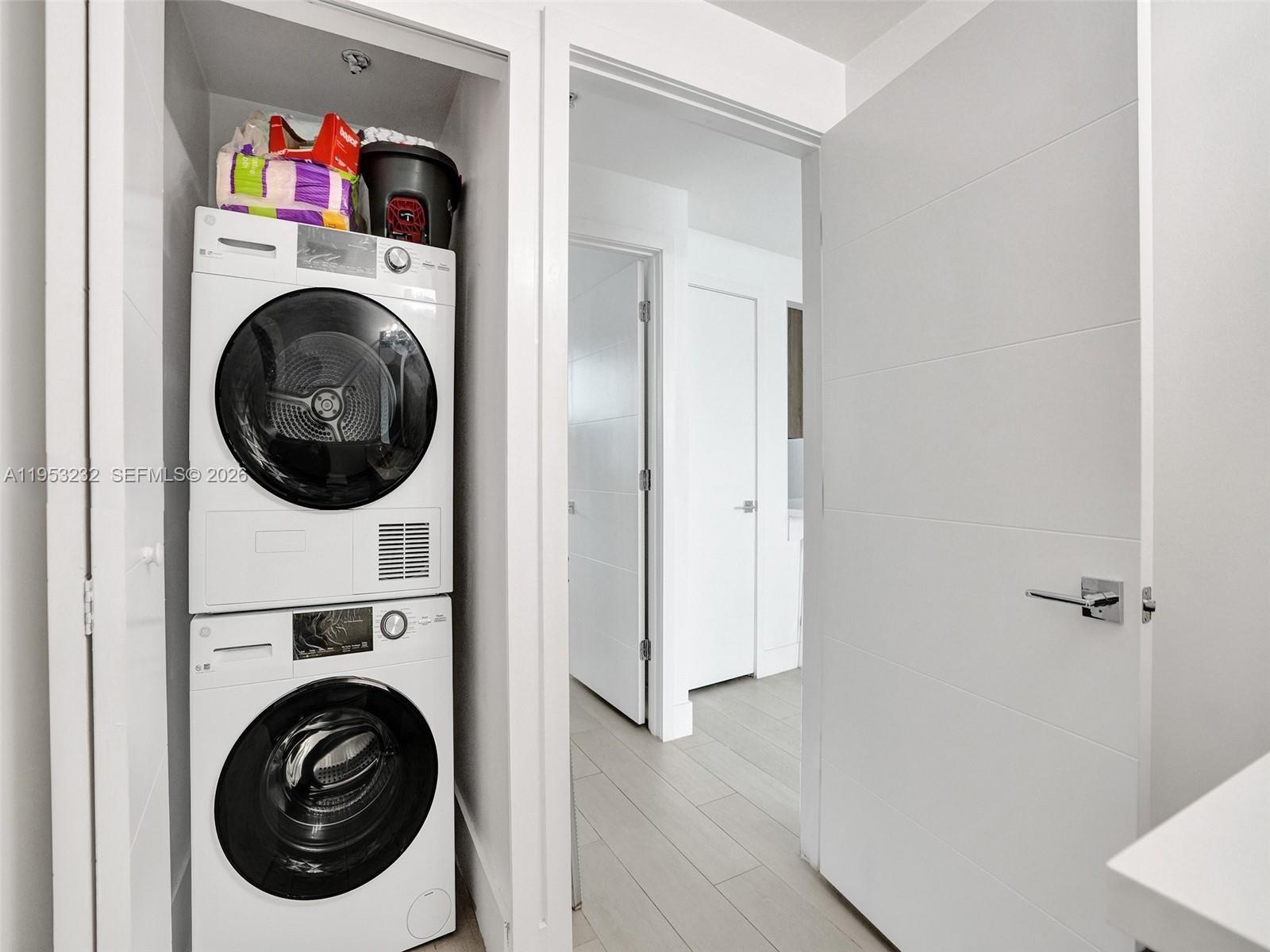 BLUE CONDO - Residential