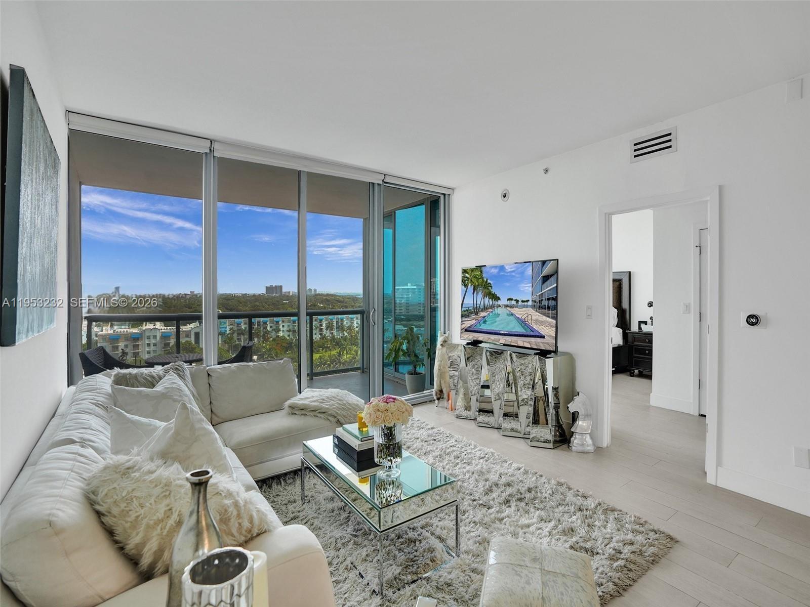 BLUE CONDO - Residential