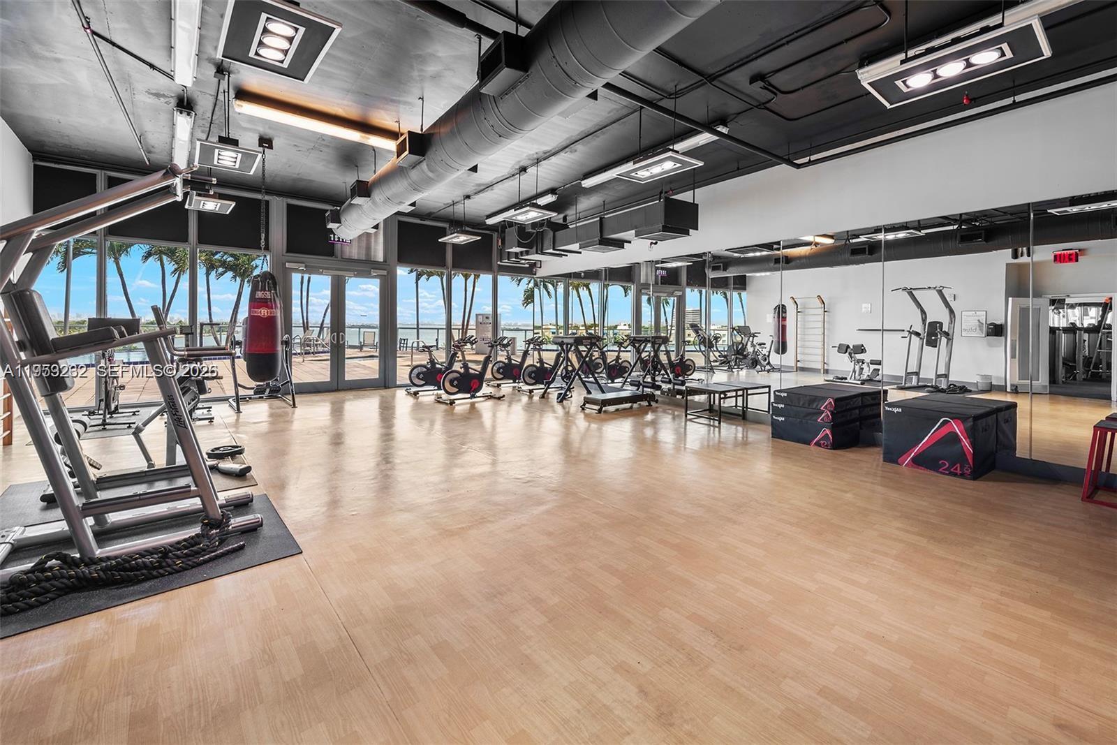 BLUE CONDO - Residential