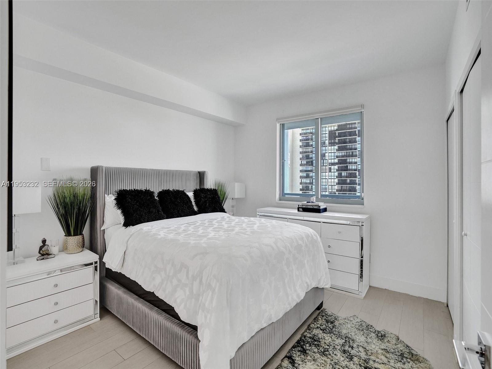 BLUE CONDO - Residential