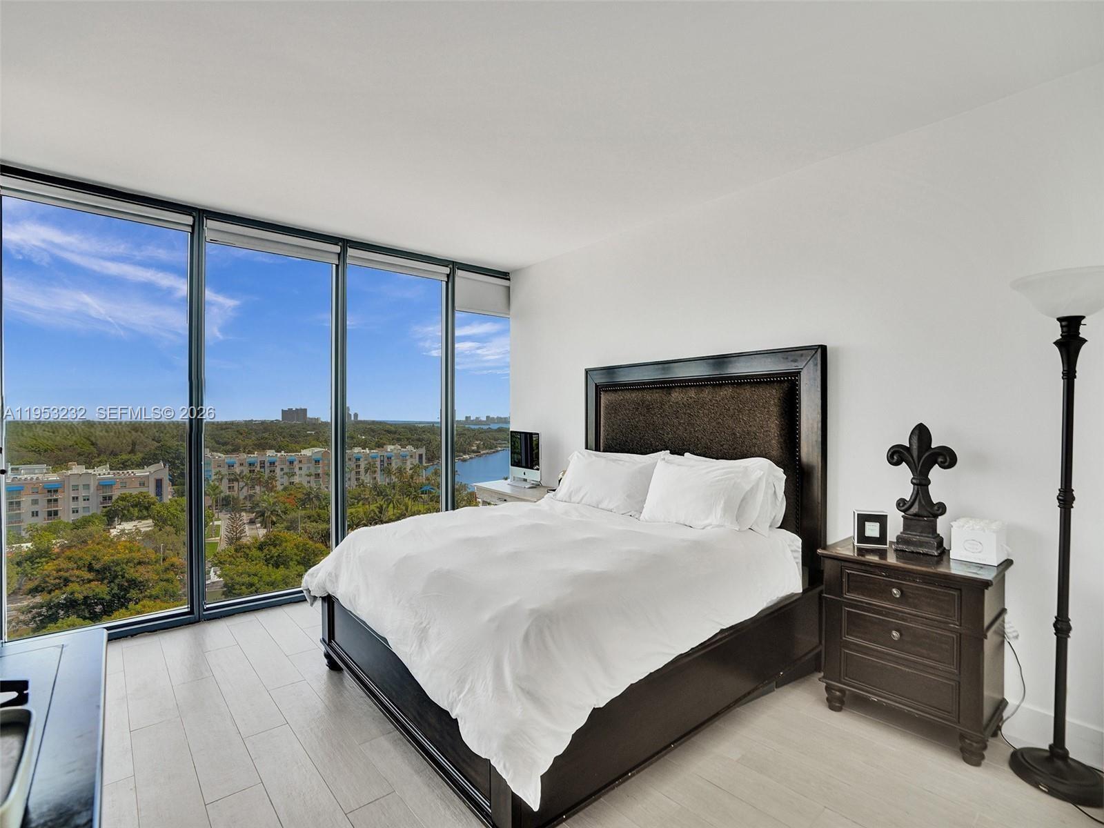 BLUE CONDO - Residential