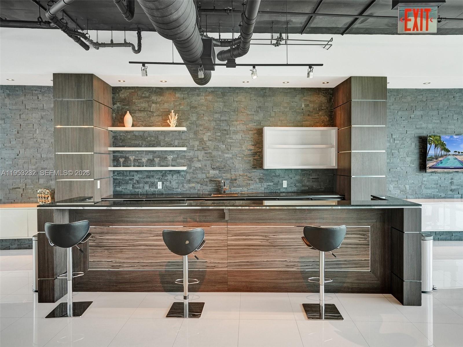 BLUE CONDO - Residential