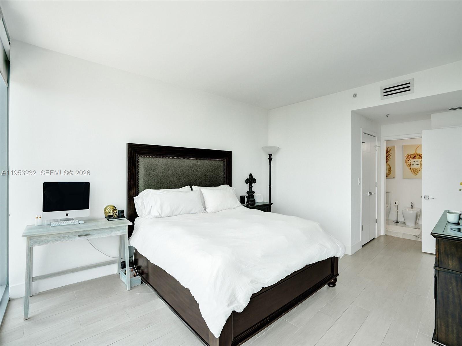 BLUE CONDO - Residential