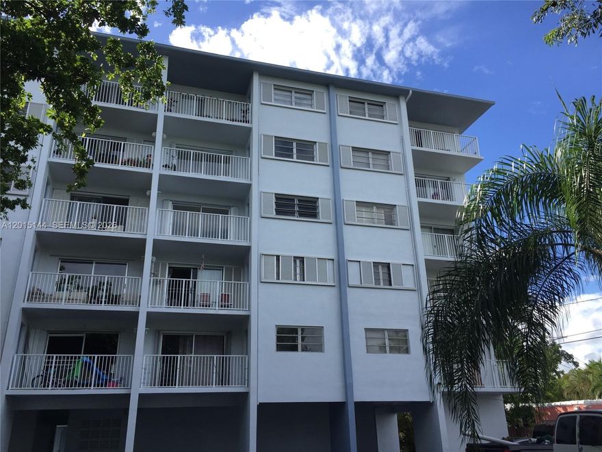 LARGE 898 SQ FT 1BR 1 & 1/2 BA, LOTS OF WINDOWS, 6th/TOP FLOOR CORNER UNIT. LARGEST FLOOR PLAN IN THE BLDG. BALCONY WITH GREAT VIEWS, LOTS OF CLOSET SPACE, NICE KITCHEN, TILED FLOORS THROUGHOUT. ONE ASSIGNED OVERSIZED COVERED PARKING SPACE, CENTRALLY LOCATED CLOSE DISTANCE TO DOWNTOWN, RESTAURANTS, SHOPPING, BEACHES, GULF STREAM PARK, CASINOS AND EASY ACCESS TO ALL MAJOR HYWS AND AIRPORT. YOU CAN LEASE RIGHT AWAY MIN 12 MONTH. NO PETS ALLOWED!