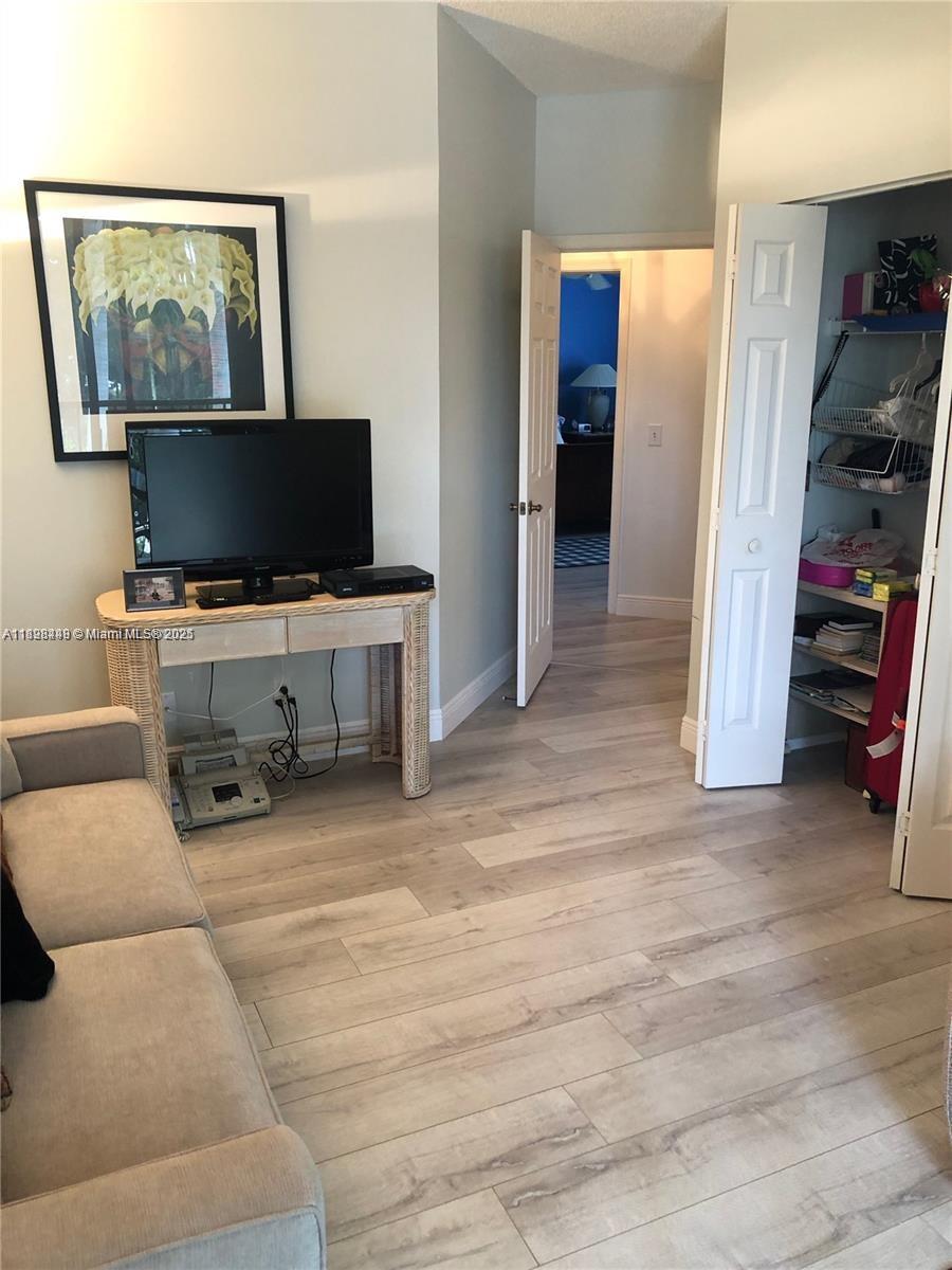 COACH HOUSES OF TOWN PLAC - Residential Lease