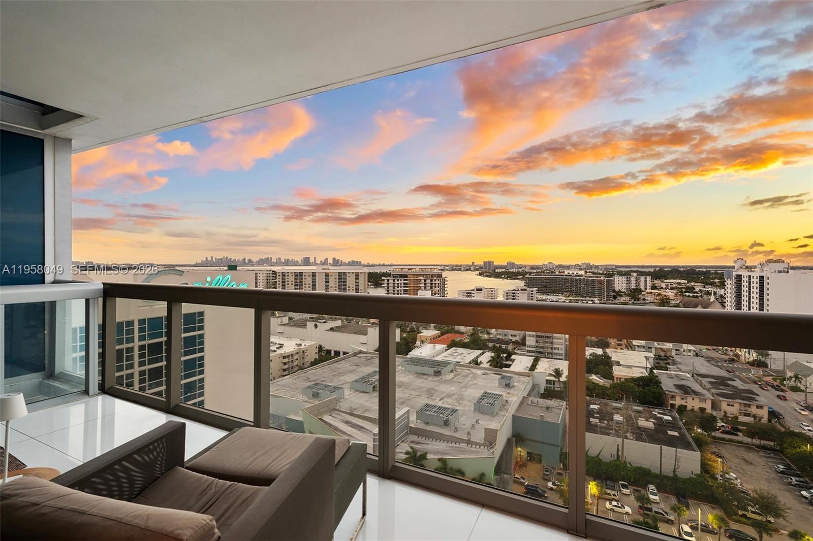 6899 Collins Ave 1810